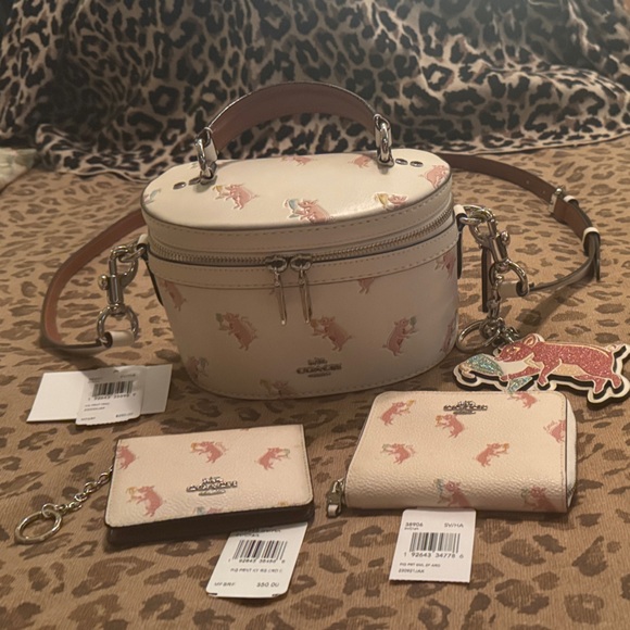 Coach Handbags - 🐷 Coach Cream Party Pig Trail Bag Zip Wallet  and Credit Card Holder Keychain